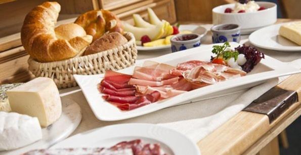 Familienhotel Alpina Бріґельс Екстер'єр фото