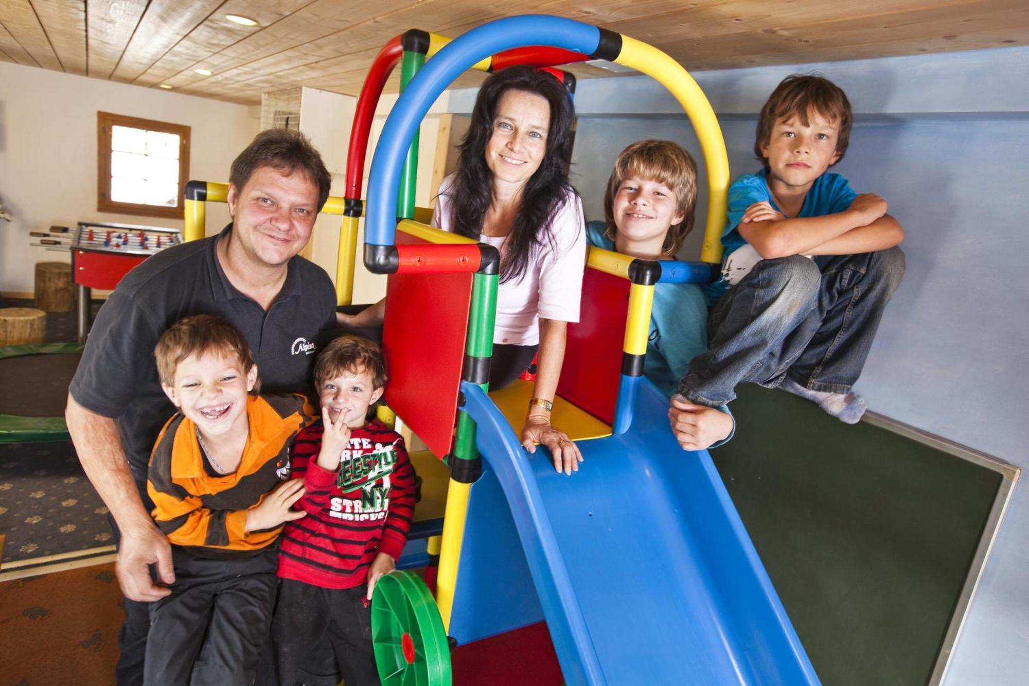 Familienhotel Alpina Бріґельс Екстер'єр фото