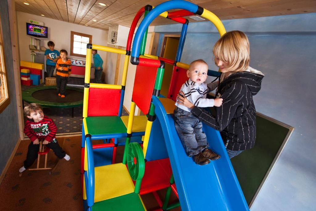 Familienhotel Alpina Бріґельс Екстер'єр фото