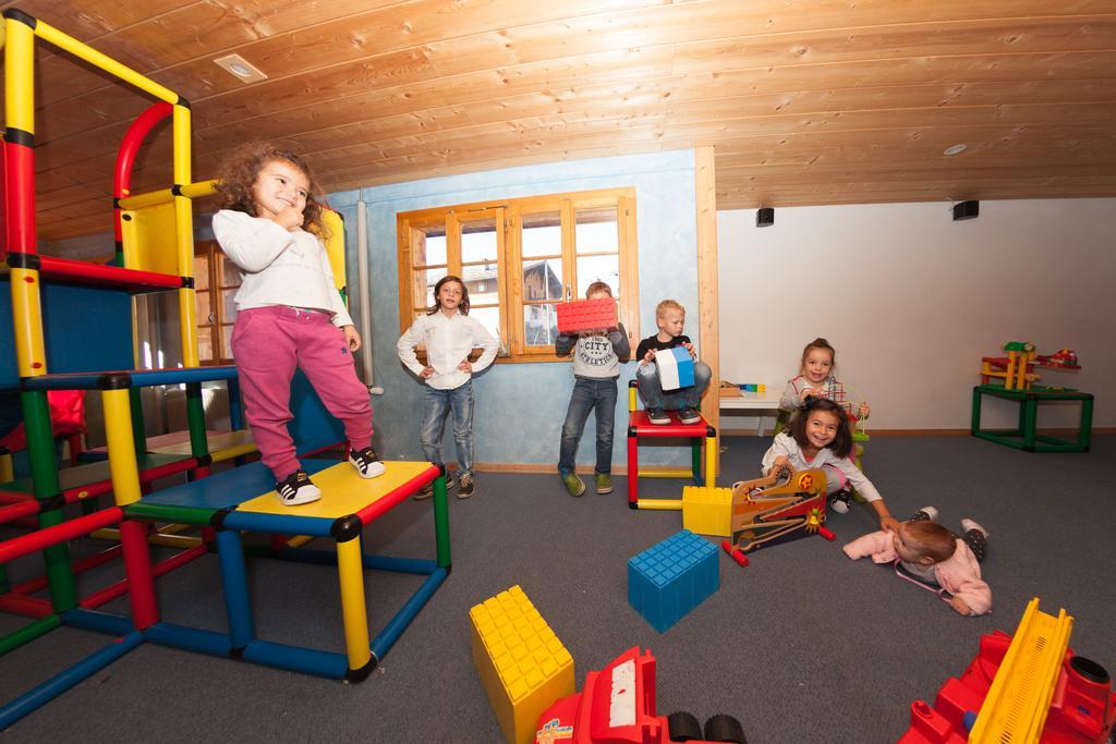 Familienhotel Alpina Бріґельс Екстер'єр фото